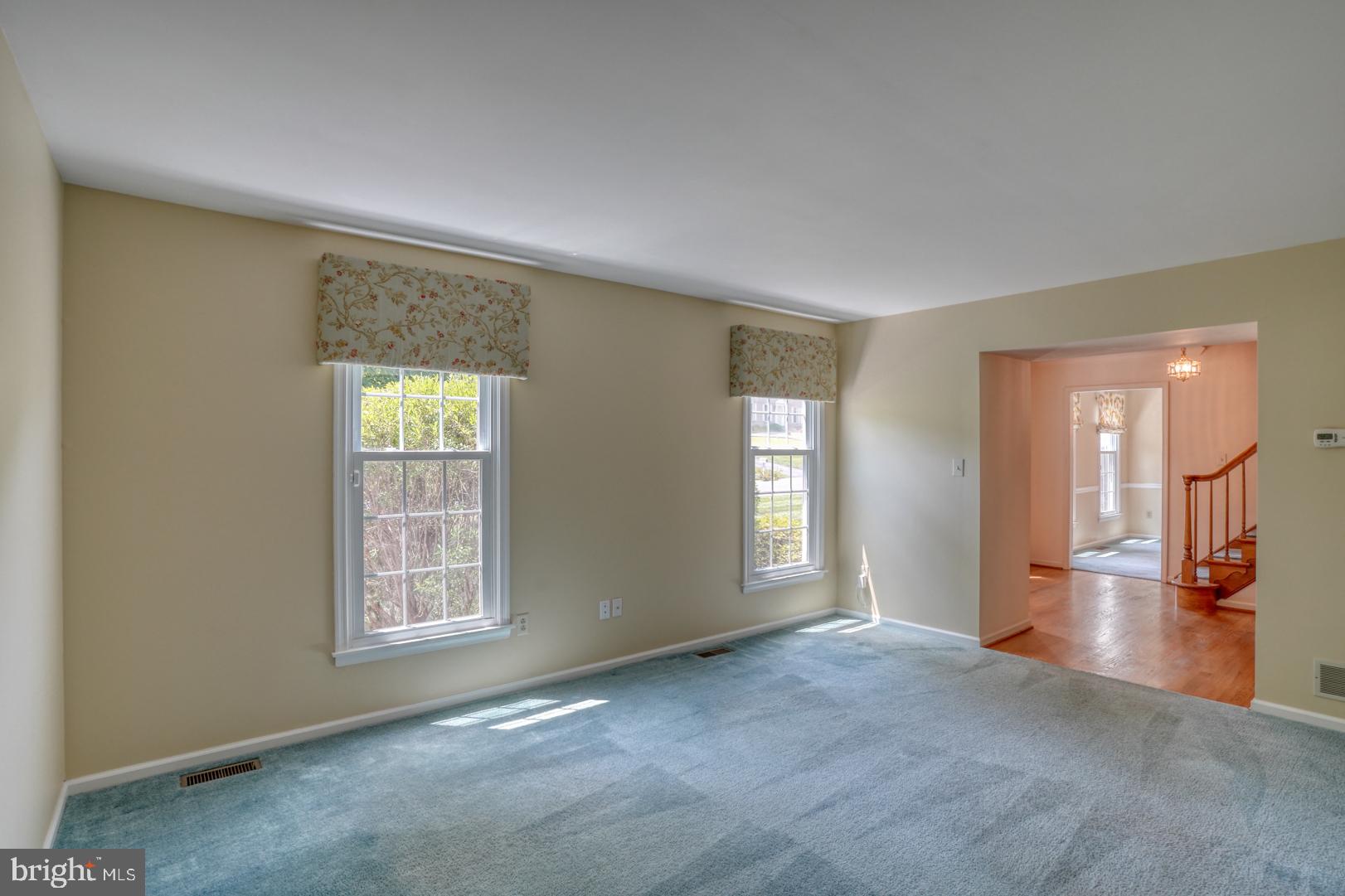 535 Stenning Drive Hockessin, DE 19707 - Photo 4 of 34 Living Room