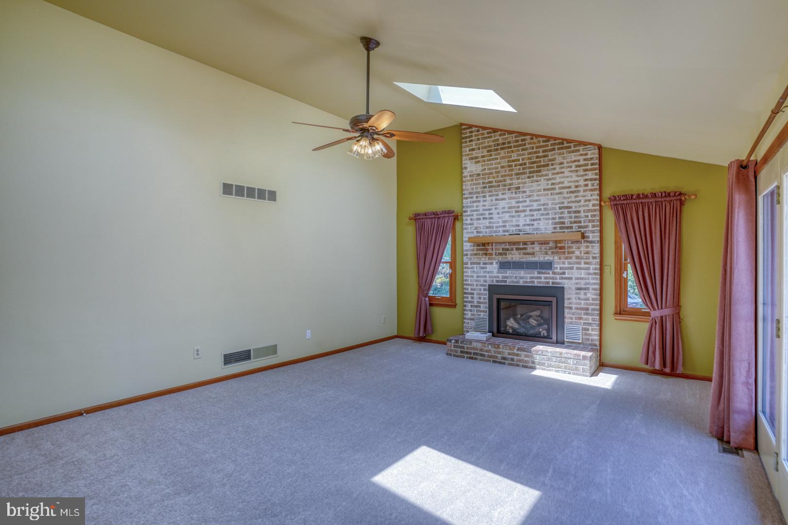 535 Stenning Drive Hockessin, DE 19707 - Photo 10 of 34 Family Room with 2 Skylights