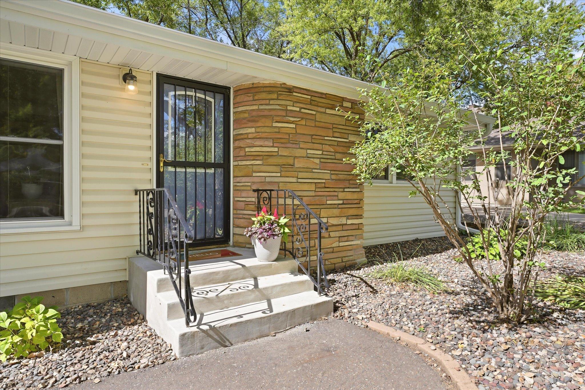 2209 Midlothian Road Roseville, MN 55113 - Photo 3 of 50 Gallery Image 3