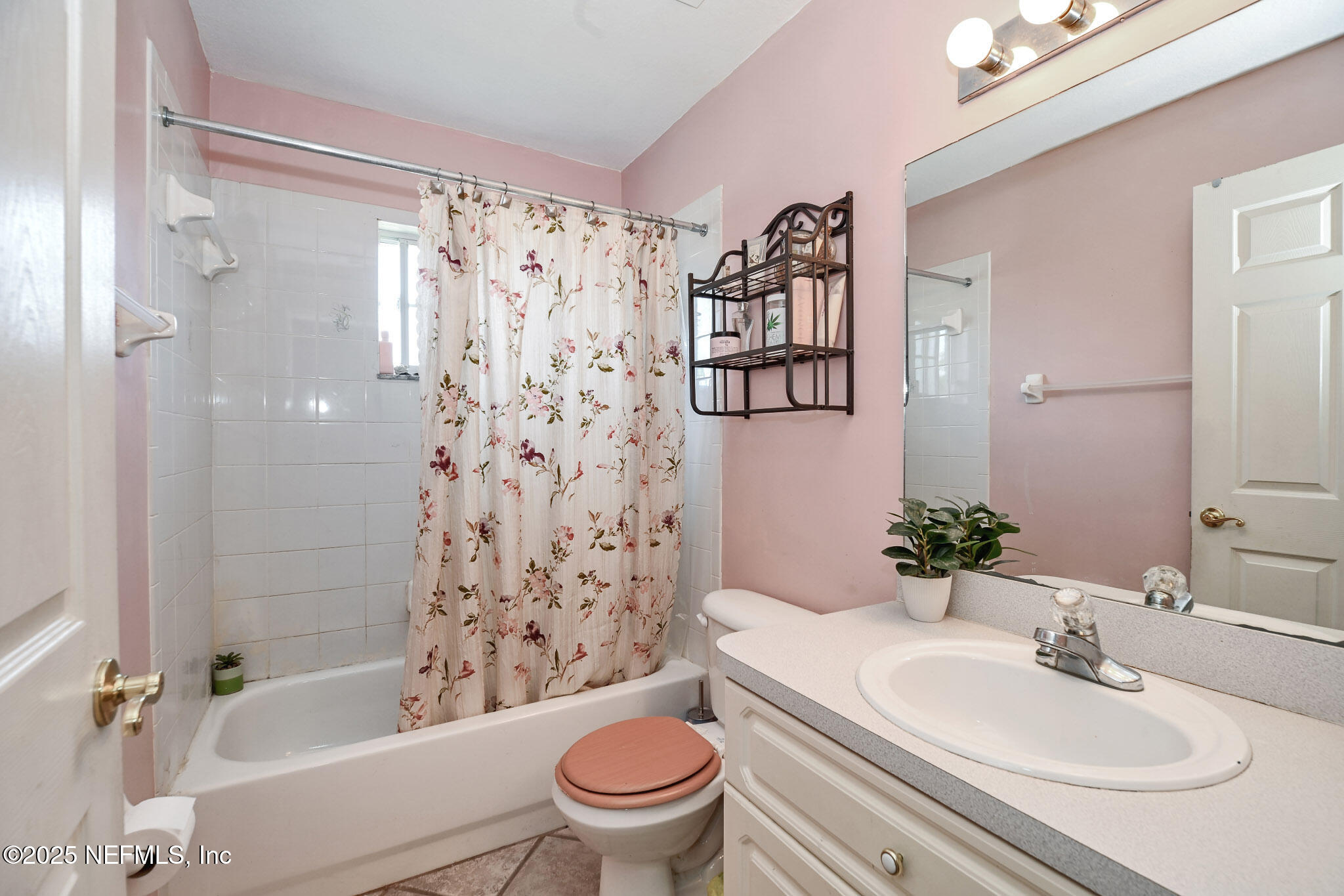 10121 Southwest 61st Terrace Road Ocala, FL 34476 - Photo 21 of 49 Bathroom 1