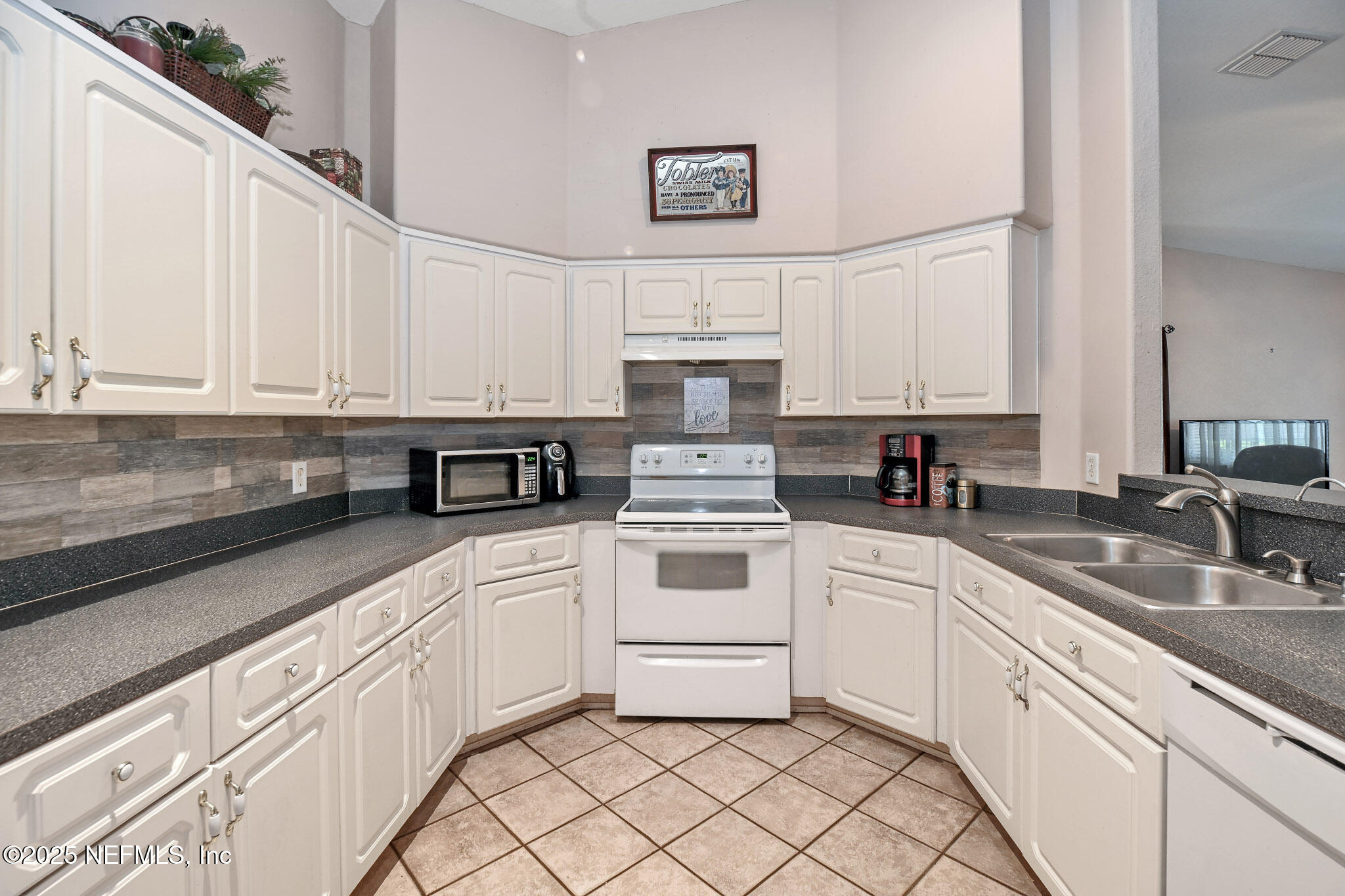 10121 Southwest 61st Terrace Road Ocala, FL 34476 - Photo 35 of 49 Kitchen 2