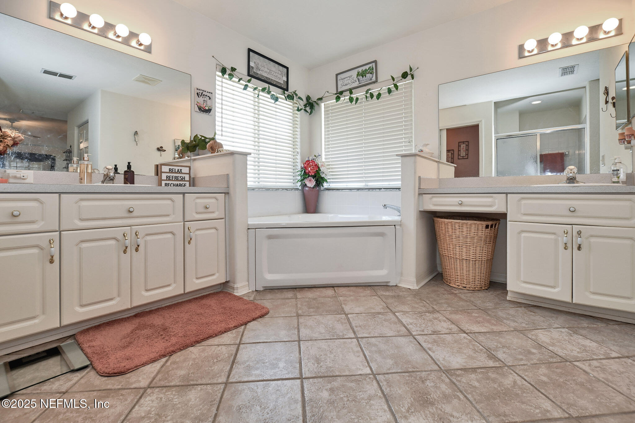 10121 Southwest 61st Terrace Road Ocala, FL 34476 - Photo 5 of 49 Primary Bath 2