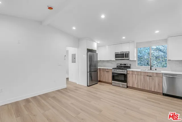 $2,395 | 5413 Troost Avenue, Valley Village, CA 91601