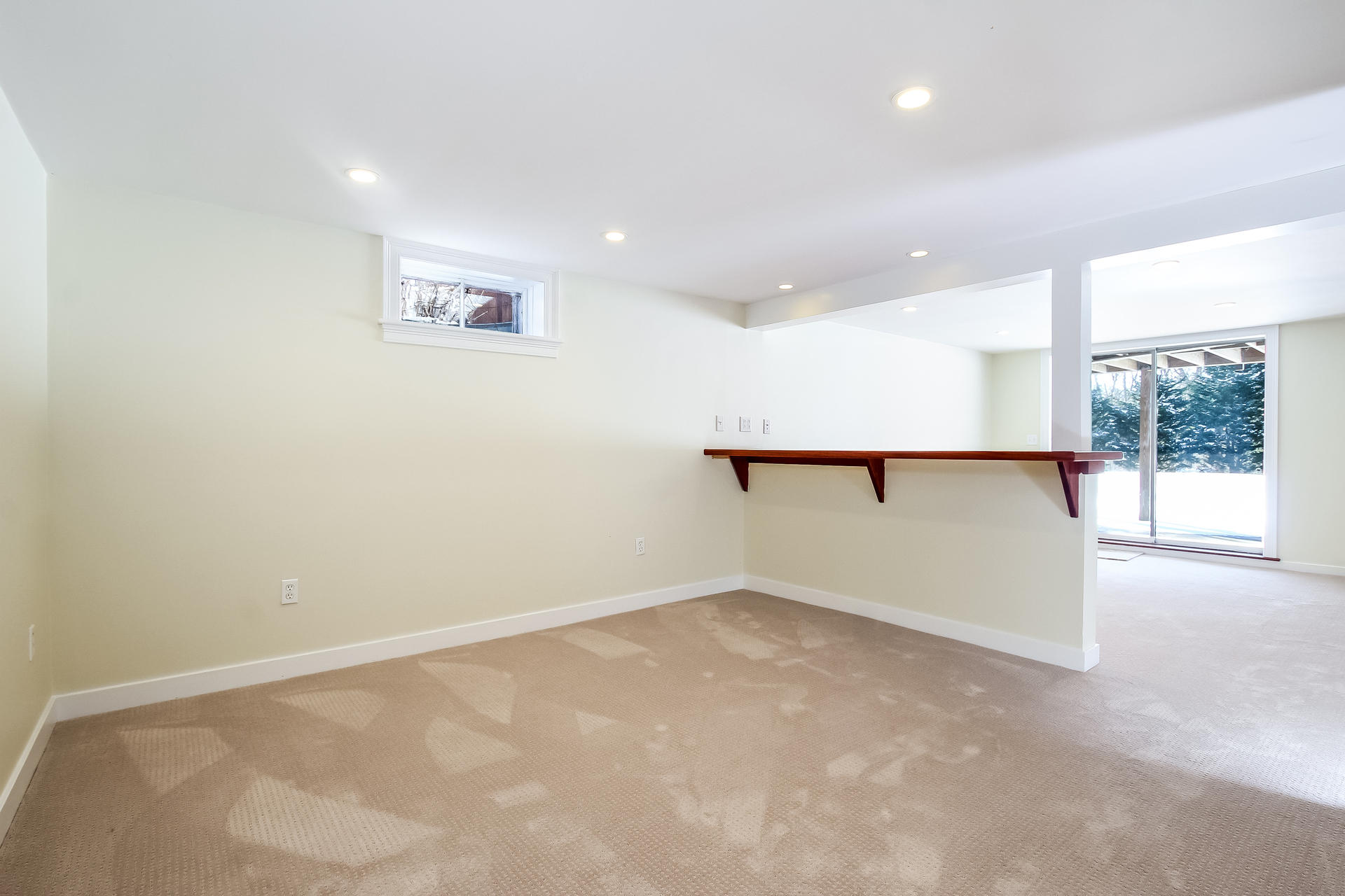 133 Braeside Road Falmouth, MA 02540 - Photo 18 of 26 017-Family_Room-5266325-medium