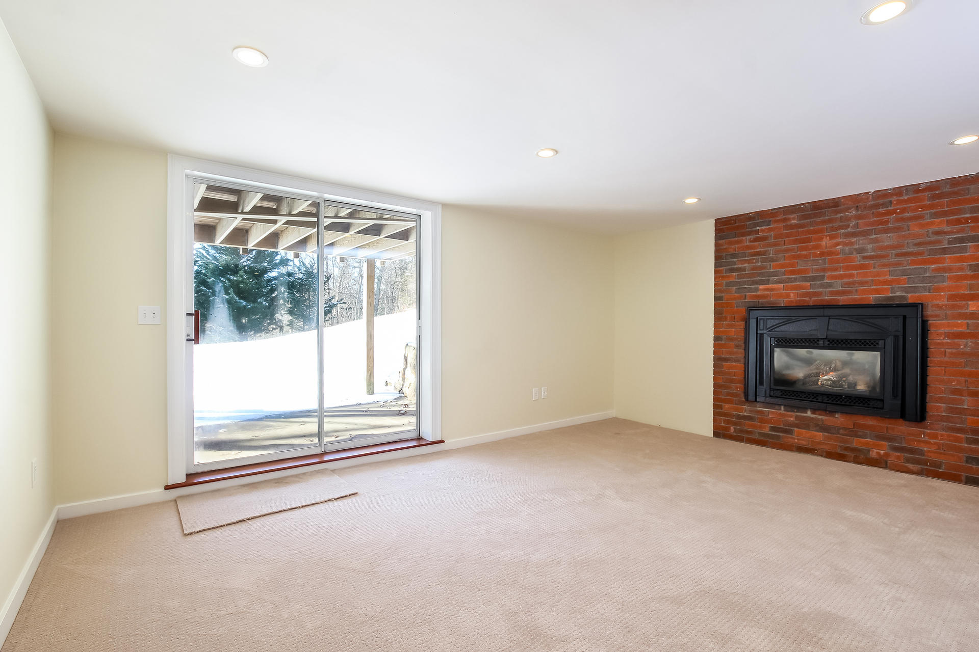 133 Braeside Road Falmouth, MA 02540 - Photo 19 of 26 018-Family_Room-5266328-medium