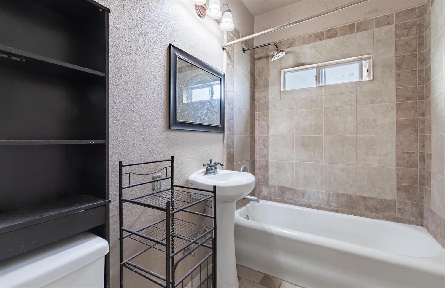 516 North Acacia Avenue Reedley, CA 93654 - Photo 13 of 19 Gallery Image 13