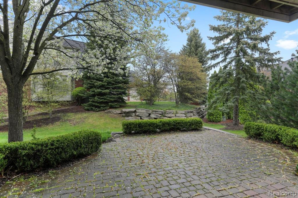 2884 Birnam Court Rochester, MI 48306 - Photo 8 of 37