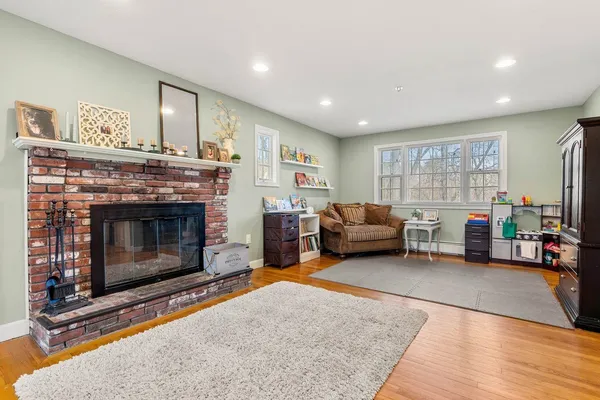 $699,900 | 11 Fairway Drive, Amherst, NH 03031