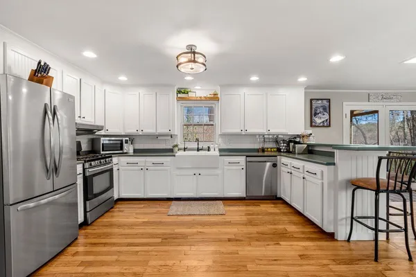 $699,900 | 11 Fairway Drive, Amherst, NH 03031