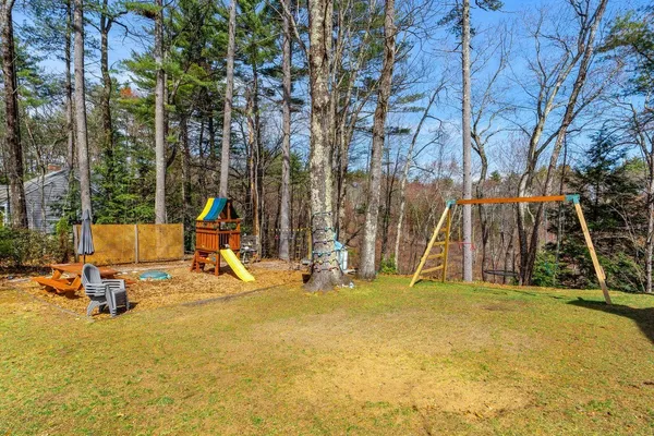 $699,900 | 11 Fairway Drive, Amherst, NH 03031