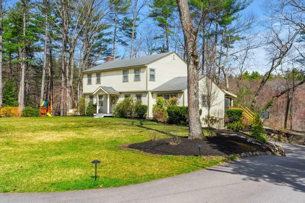 $699,900 | 11 Fairway Drive, Amherst, NH 03031