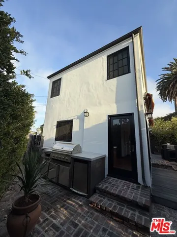 $2,999,000 | 2504 Ocean Avenue, Venice, CA 90291
