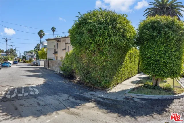 $2,999,000 | 2504 Ocean Avenue, Venice, CA 90291