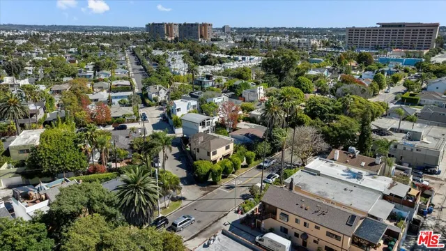 $2,999,000 | 2504 Ocean Avenue, Venice, CA 90291