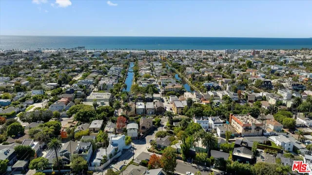 $2,999,000 | 2504 Ocean Avenue, Venice, CA 90291