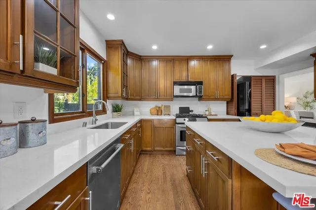 $2,999,000 | 2504 Ocean Avenue, Venice, CA 90291