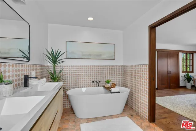 $2,999,000 | 2504 Ocean Avenue, Venice, CA 90291