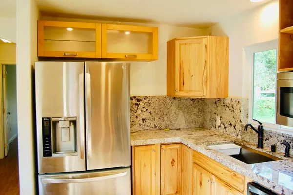 $2,800 | 736 Mar Vista Drive, Vista, CA 92081