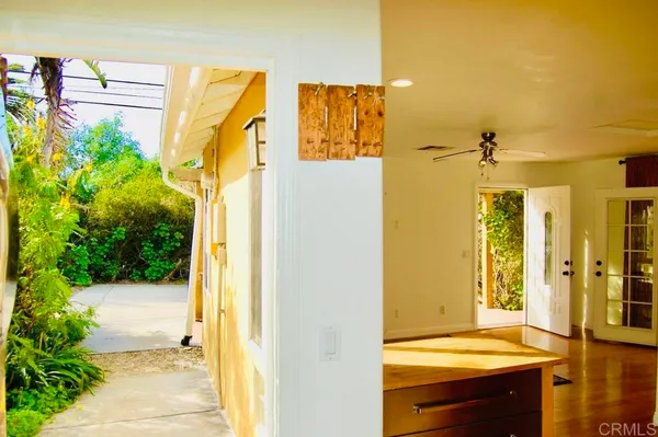$2,800 | 736 Mar Vista Drive, Vista, CA 92081