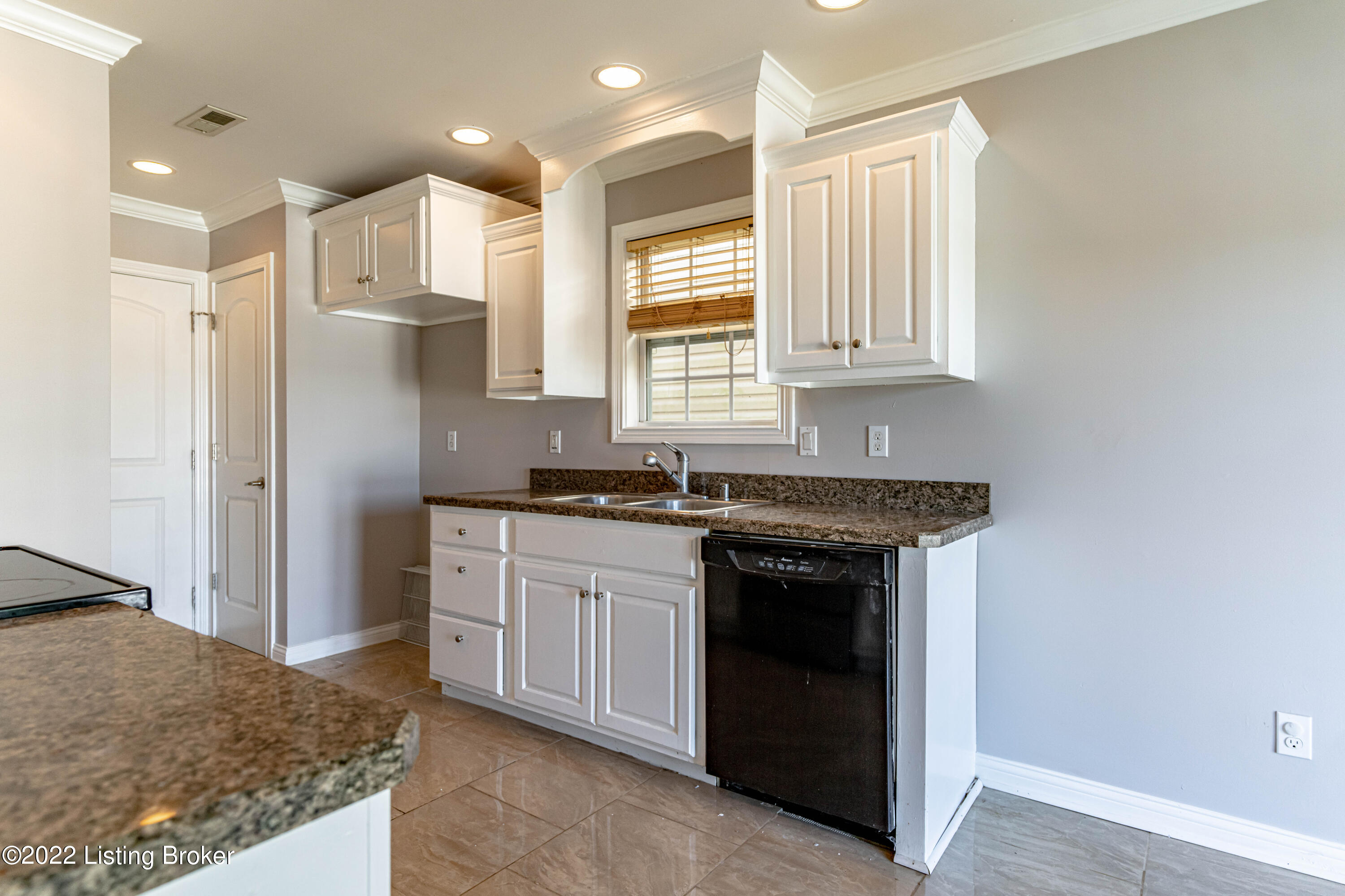 8917 Riley Avenue Louisville, KY 40242 - Photo 20 of 59 DSC07030