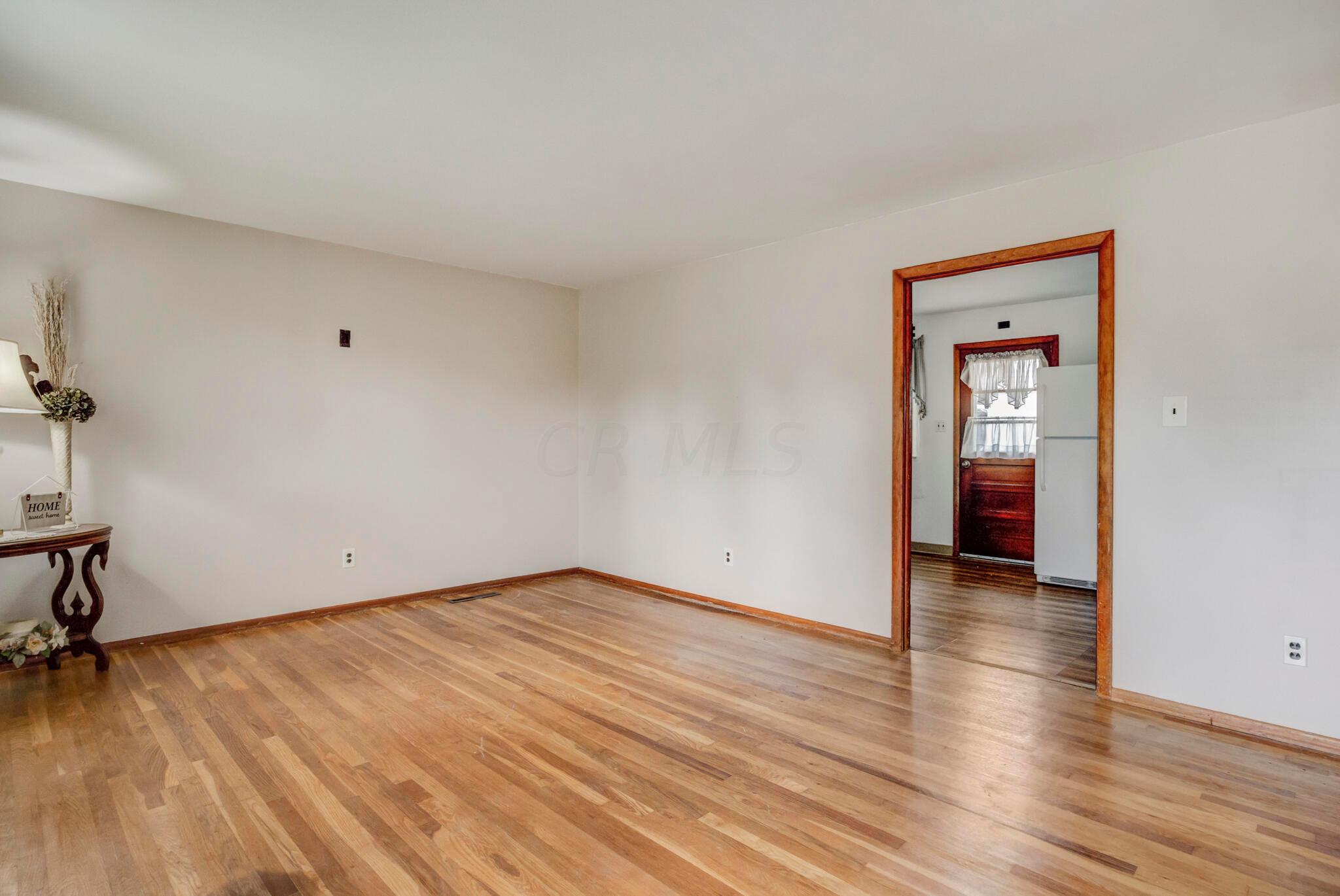 1502 Norma Road Columbus, OH 43229 - Photo 4 of 14 Wood Floors
