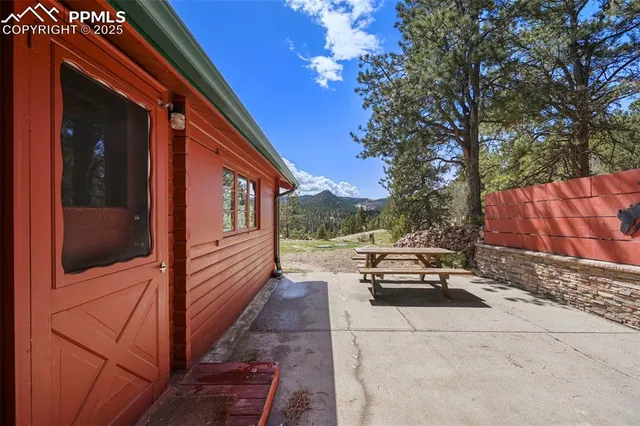 a view of a house with backyard and porch