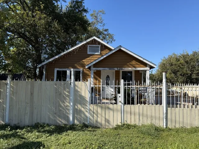 $110,000 | 107 North 10th Street, Richmond, TX 77469
