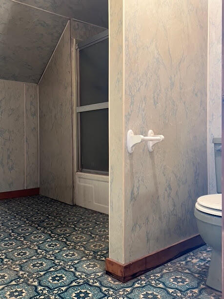 213 South Wattles Road Battle Creek, MI 49014 - Photo 14 of 26 Upper Bath