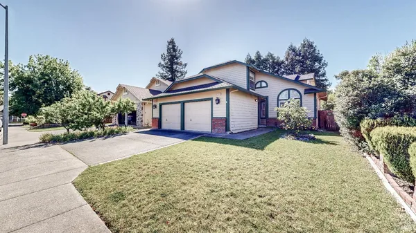 $769,900 | 414 Princess Way, Windsor, CA 95492