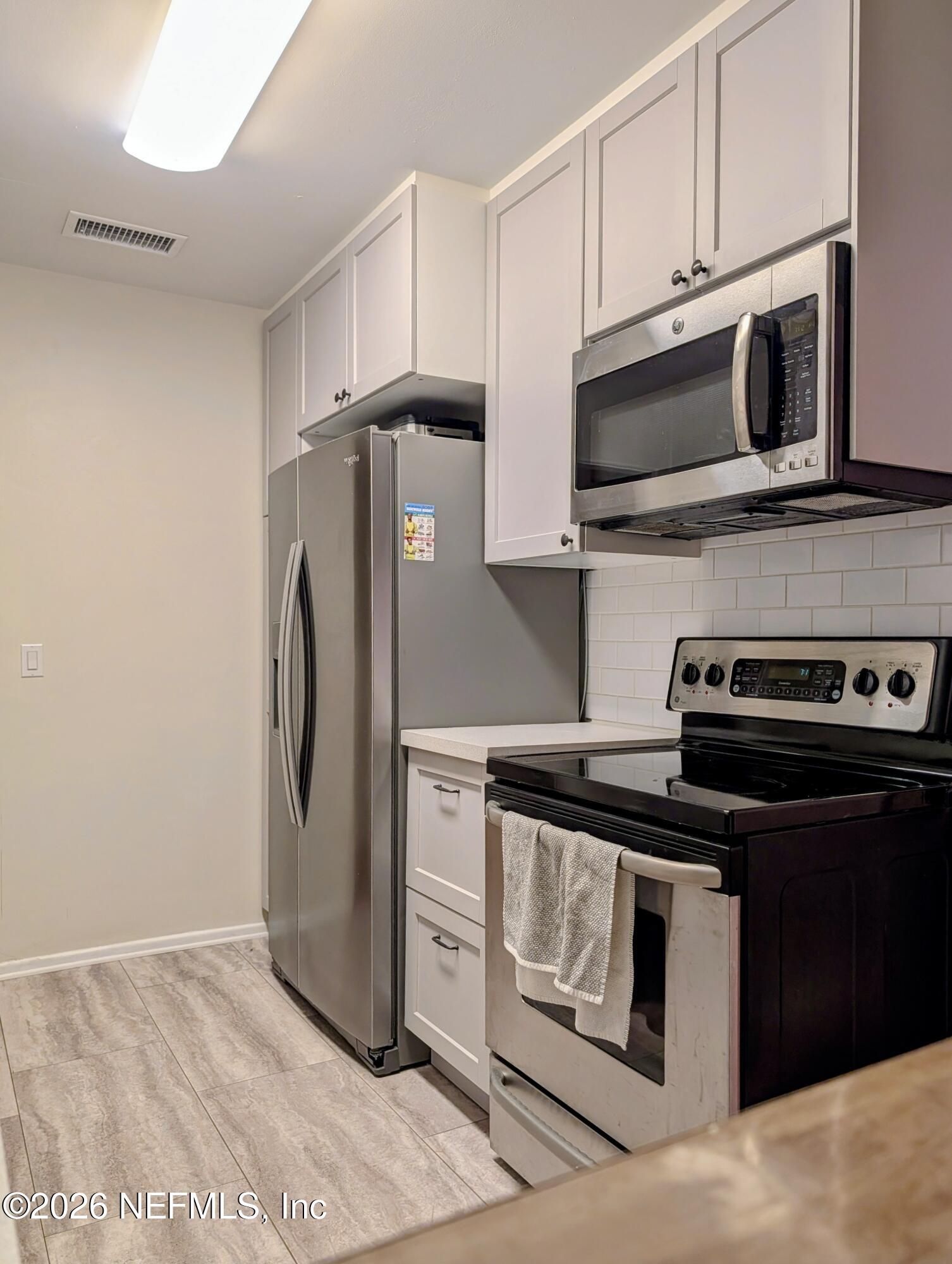 4646 Martingale Road Jacksonville, FL 32210 - Photo 8 of 22 PXL_20260206_231203943~2