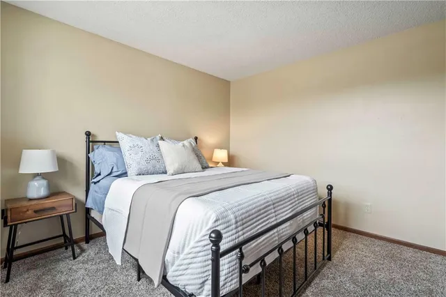 $160,000 | 1112 Jeff Circle, Paola, KS 66071