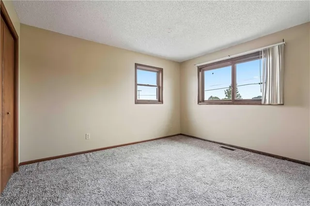 $160,000 | 1112 Jeff Circle, Paola, KS 66071