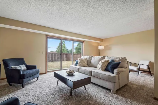 $160,000 | 1112 Jeff Circle, Paola, KS 66071