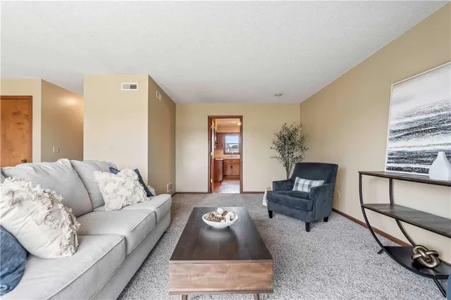 $160,000 | 1112 Jeff Circle, Paola, KS 66071