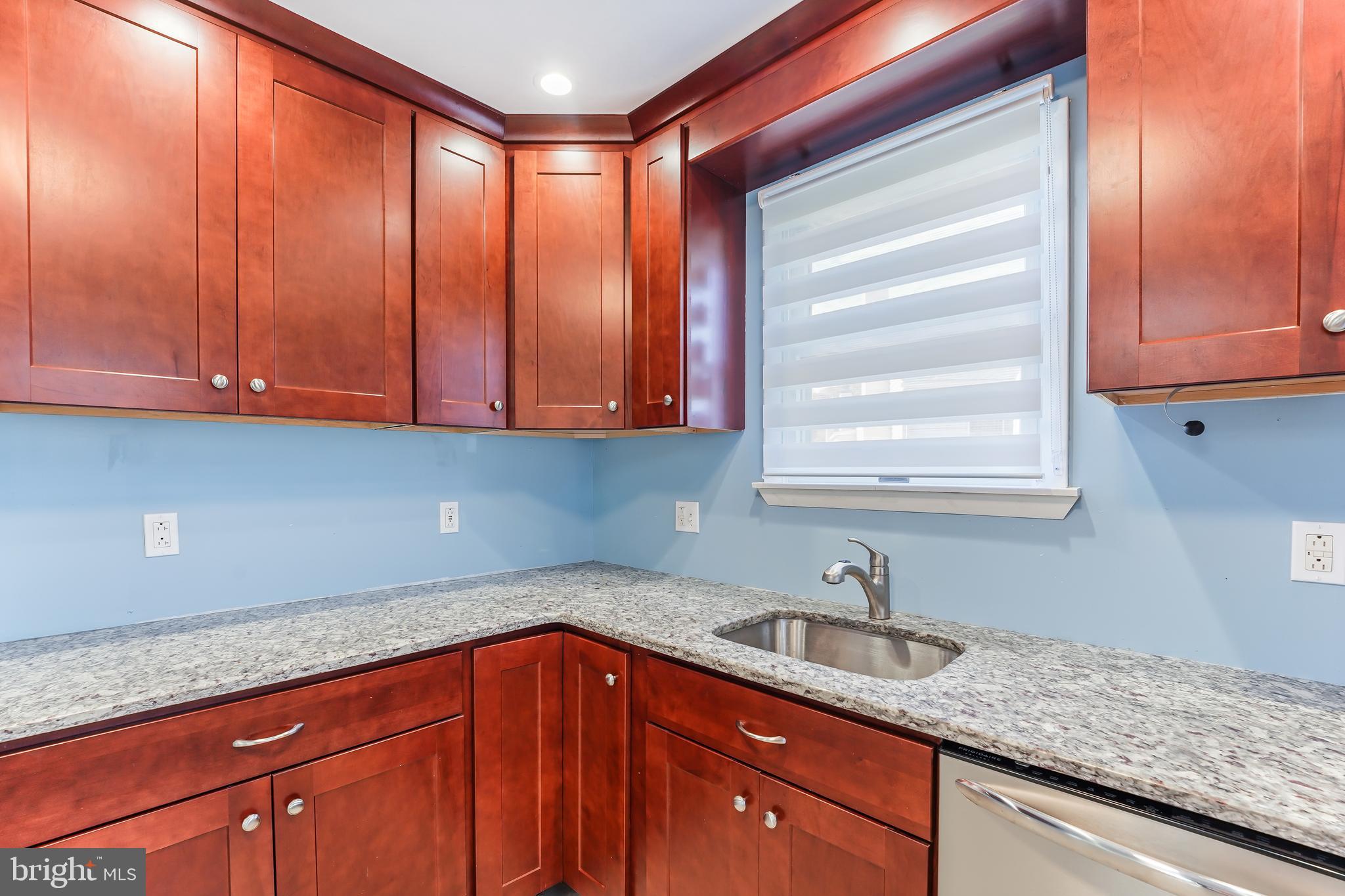 140 Cherry Lane Folsom, PA 19033 - Photo 17 of 35 Granite Counters