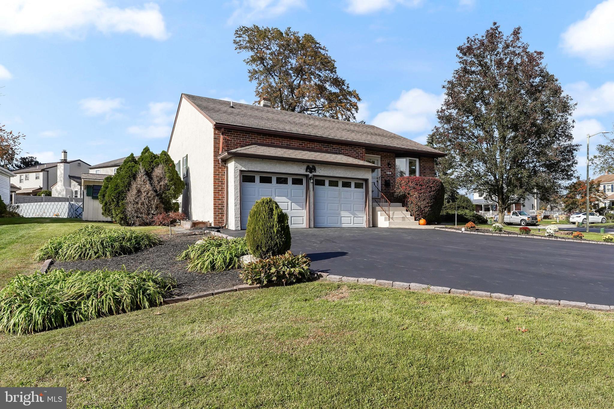 140 Cherry Lane Folsom, PA 19033 - Photo 3 of 35 ONE FLOOR LIVING