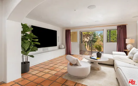 $11,450,000 | 7046 Grasswood Avenue, Malibu, CA 90265