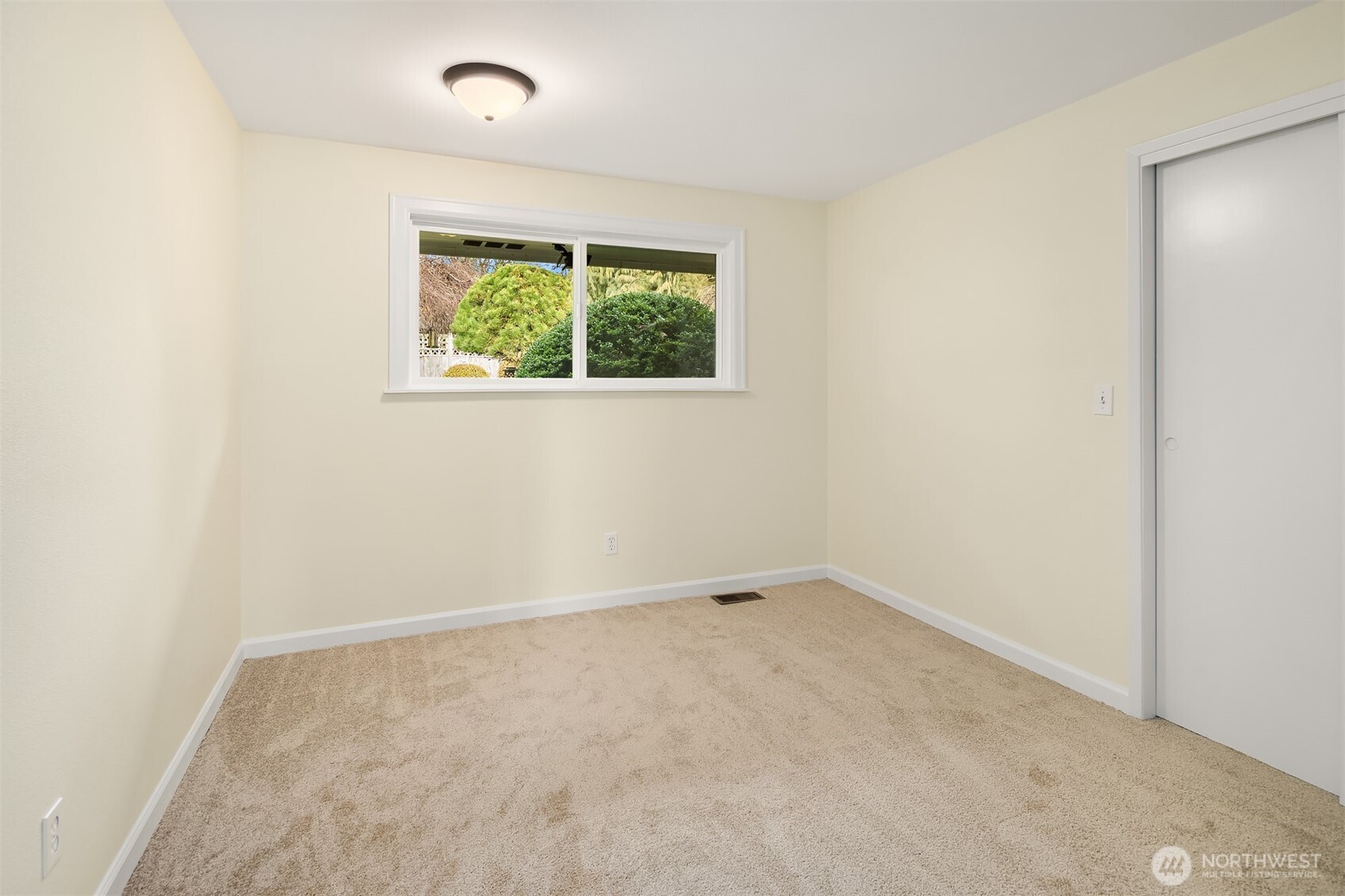 103 West Rivmont Drive Monroe, WA 98272 - Photo 20 of 34 an empty room with a window
