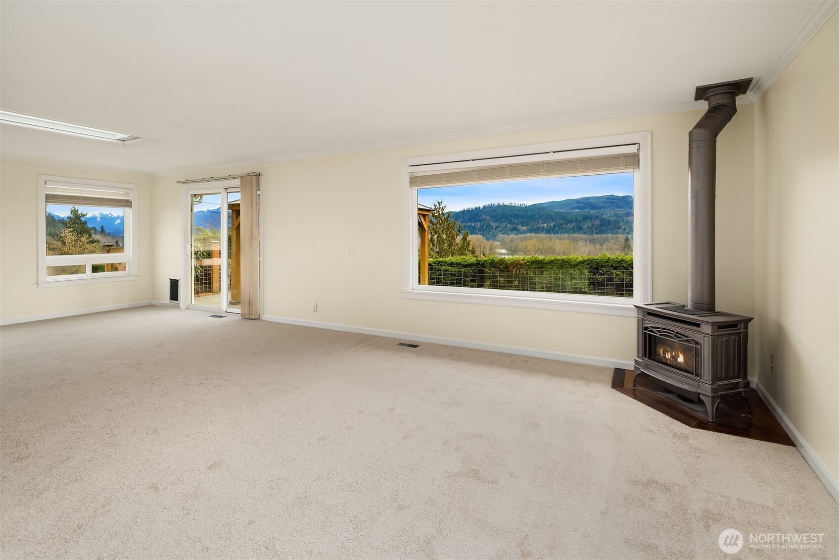 103 West Rivmont Drive Monroe, WA 98272 - Photo 7 of 34 an empty room with windows