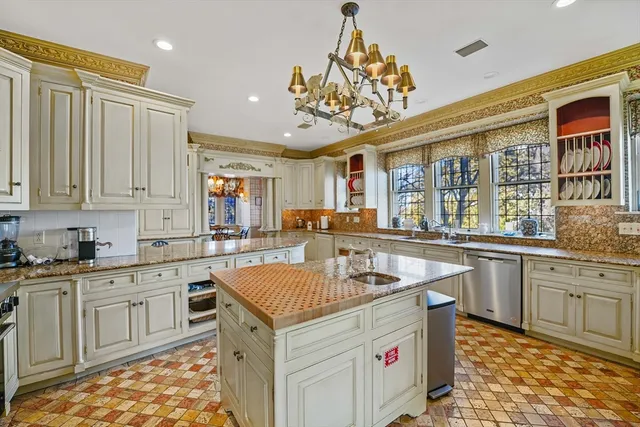 $1,350,000 | 503 Highland Avenue, Fall River, MA 02720