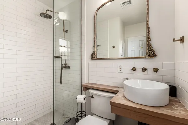 a view of a garden with a fountain