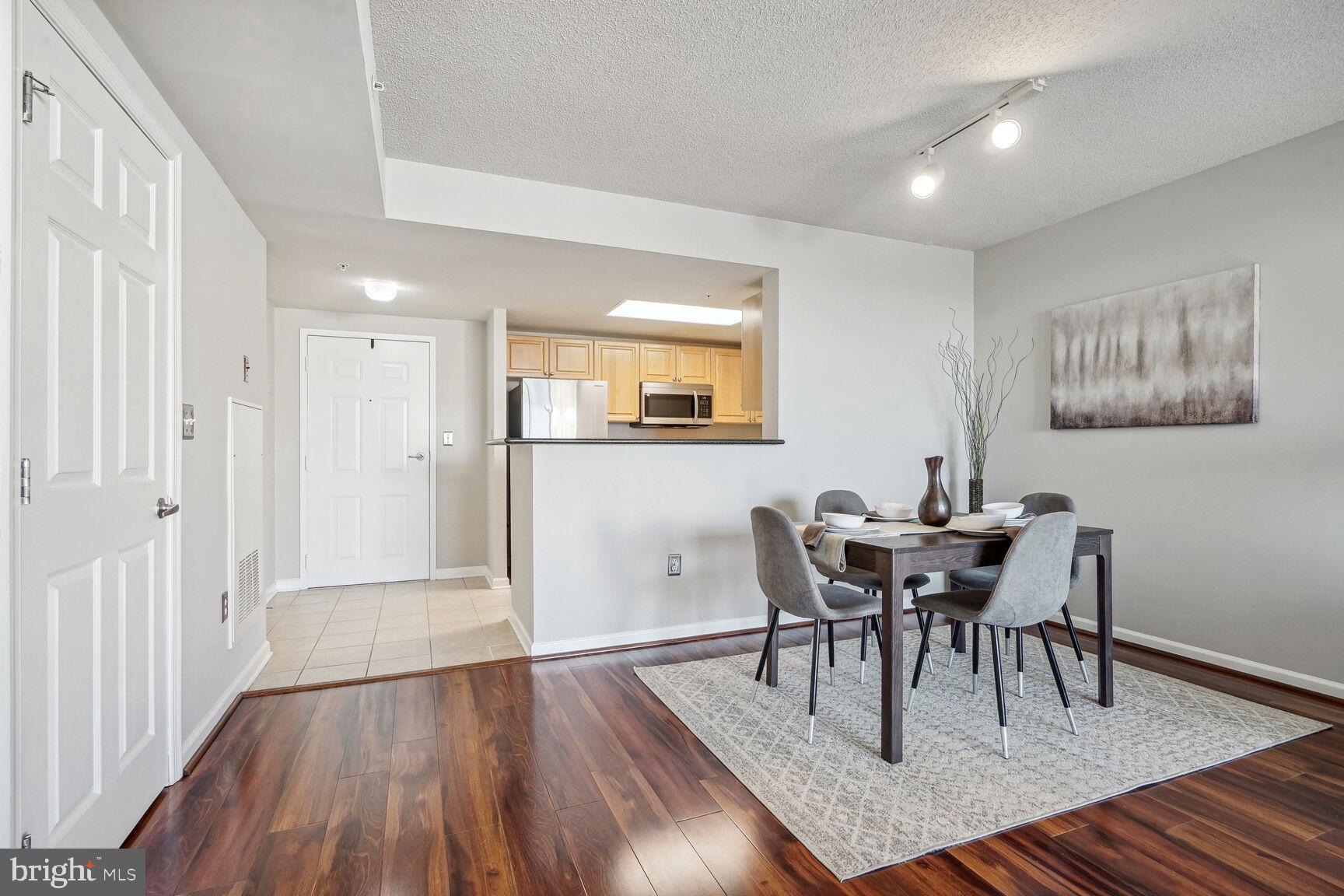 2726 Gallows Road, Unit 1014 Vienna, VA 22180 - Photo 8 of 36 Gallery Image 8