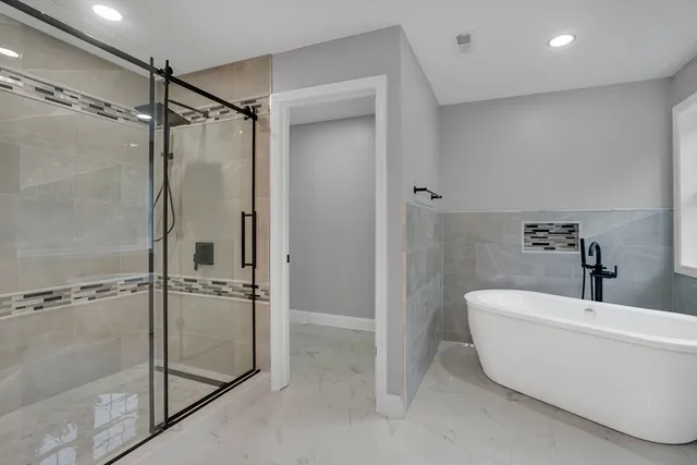 $949,900 | 2 Happy Acres Lane, East Longmeadow, MA 01028