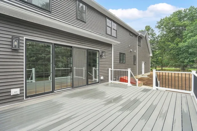 $949,900 | 2 Happy Acres Lane, East Longmeadow, MA 01028