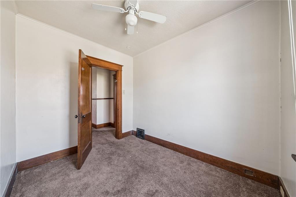 338 Catherine Street McKees Rocks, PA 15136 - Photo 22 of 25 an empty room with a bathroom