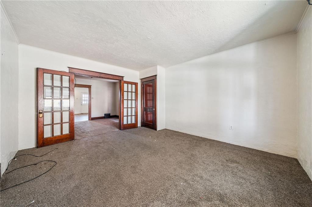 338 Catherine Street McKees Rocks, PA 15136 - Photo 5 of 25 an empty room with windows