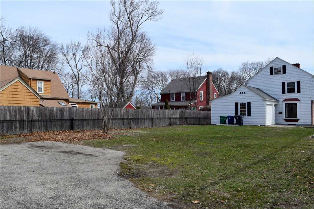 319 Post Road Warwick, RI 02888 - Photo 4 of 19 Gallery Image 4