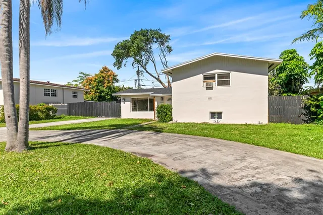 $599,000 | 1215 Northeast 200th Street, Miami, FL 33179