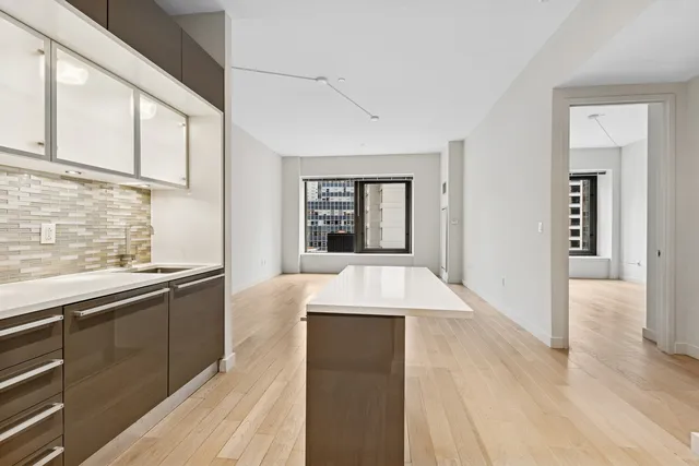 $950,000 | 75 Wall Street, Unit 20N | Financial District