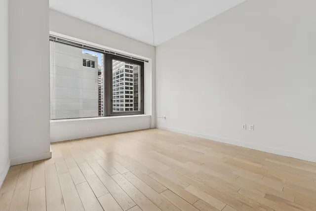 $950,000 | 75 Wall Street, Unit 20N | Financial District